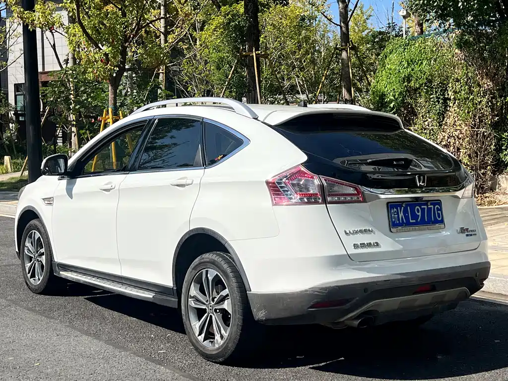 URX 6 SUV 1.8 T Fashion