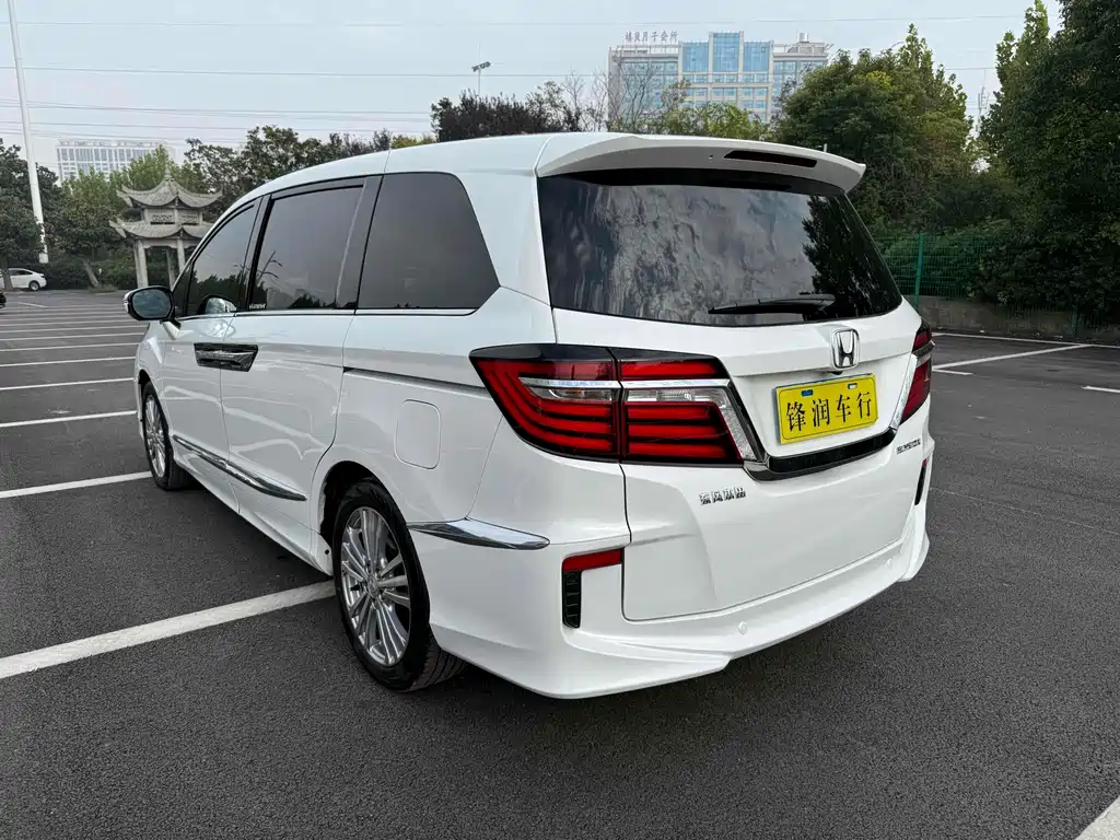 Elysion 2.4 L Luxury