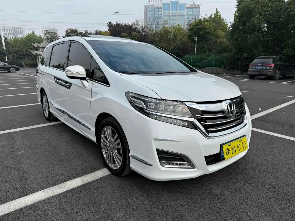 Elysion 2.4 L Luxury