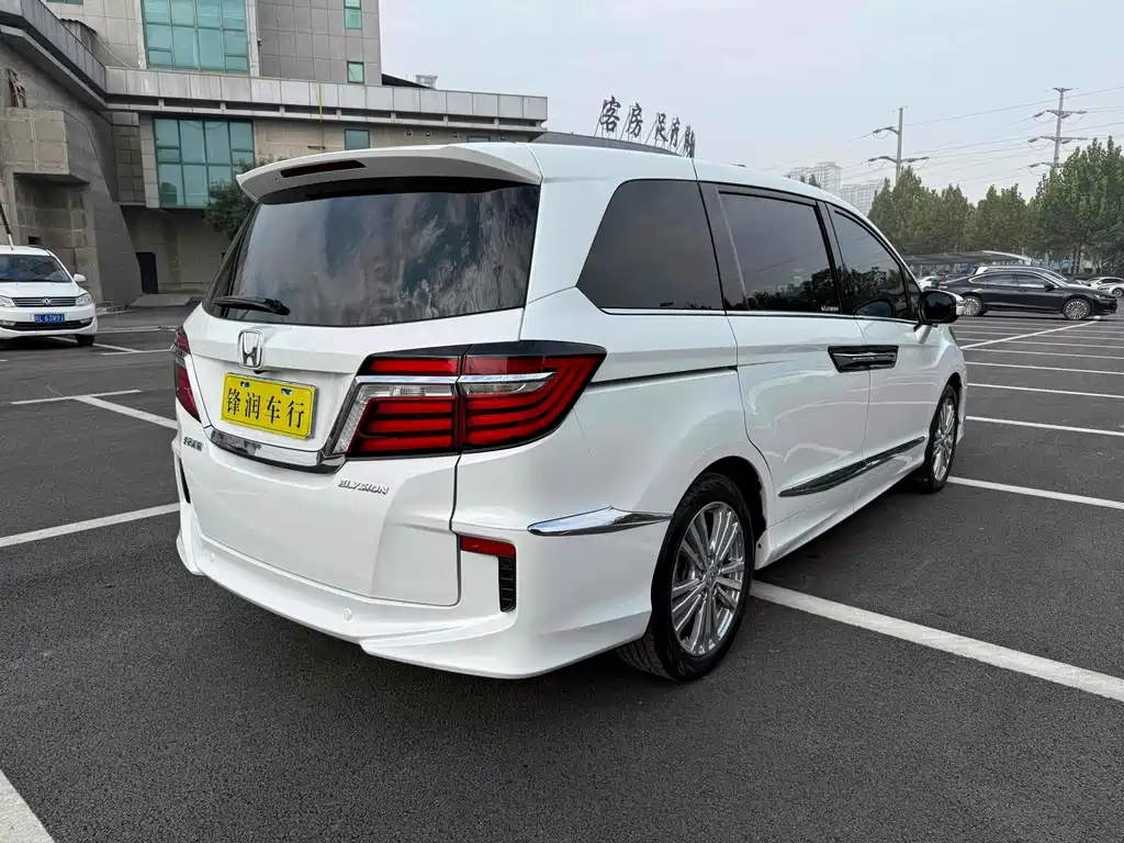 Elysion 2.4 L Luxury