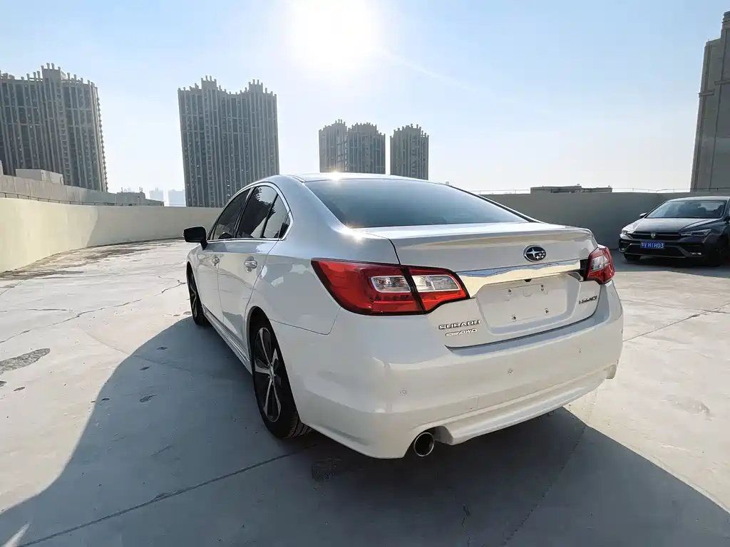 Legacy 2.5 i AWD Glory