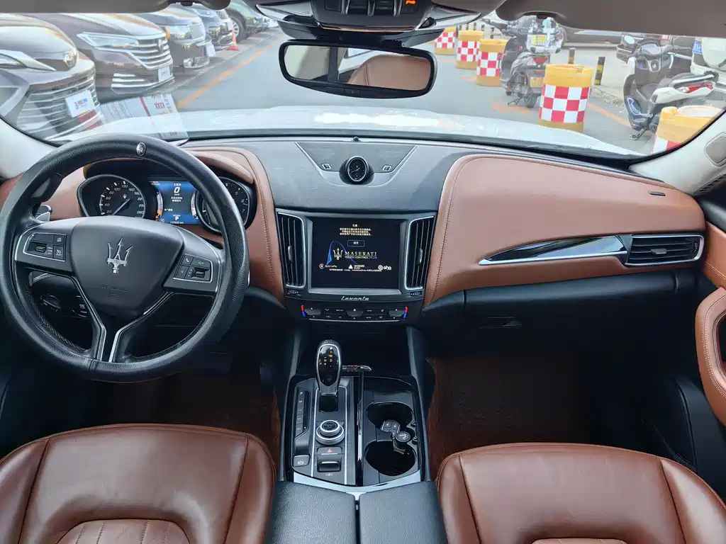 Levante 3.0 T Standard