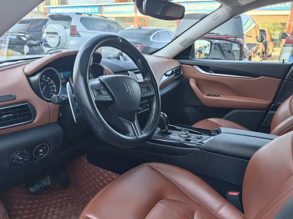 Levante 3.0 T Standard