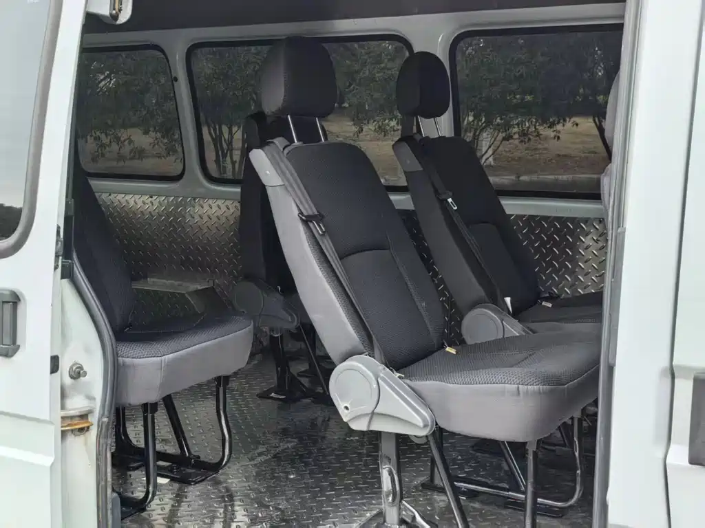 Transit Custom 2.8 T Commercial SWB Mid Roof 6-seat CN-VI JX493