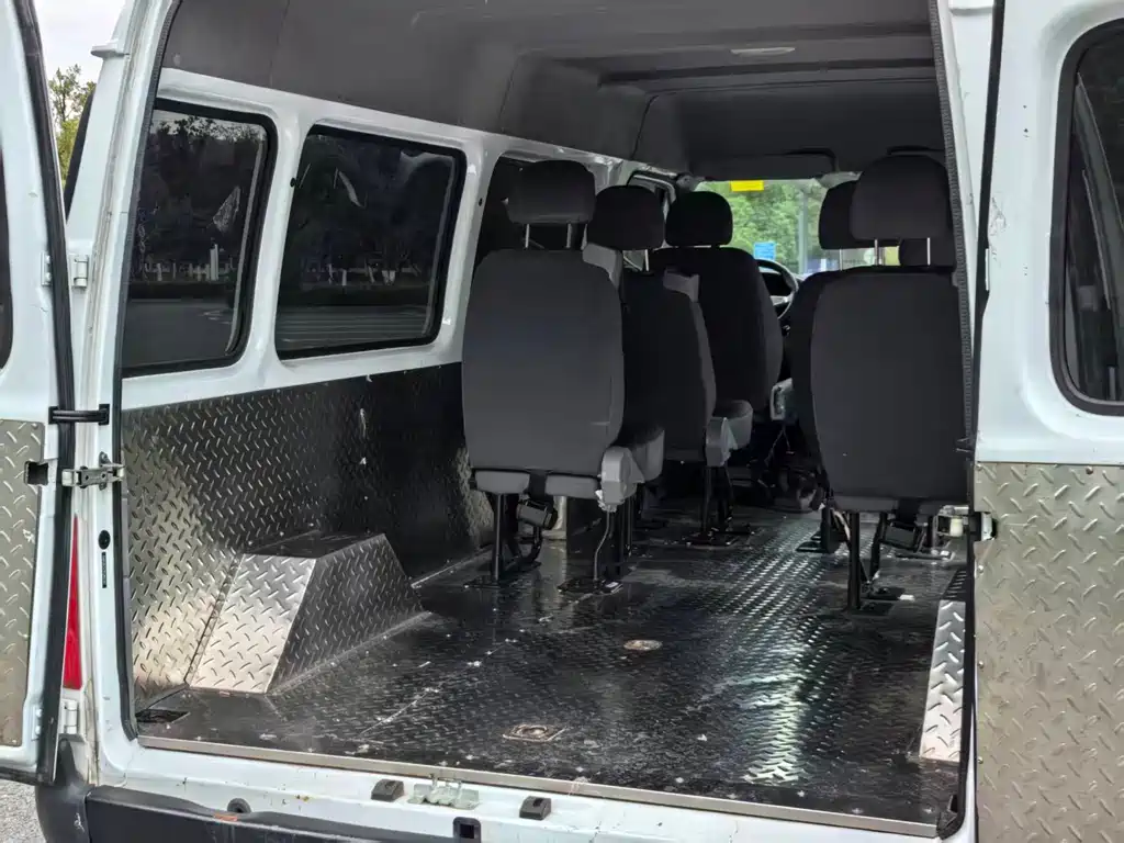 Transit Custom 2.8 T Commercial SWB Mid Roof 6-seat CN-VI JX493