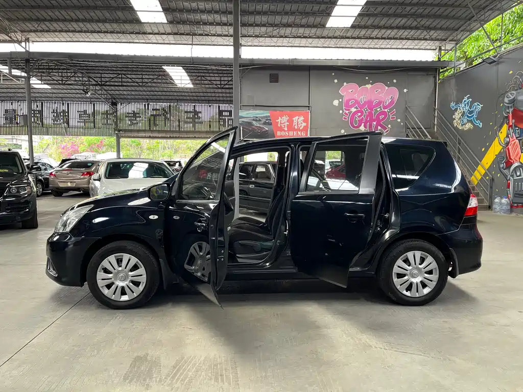 Livina 1.6 XE CVT Comfort