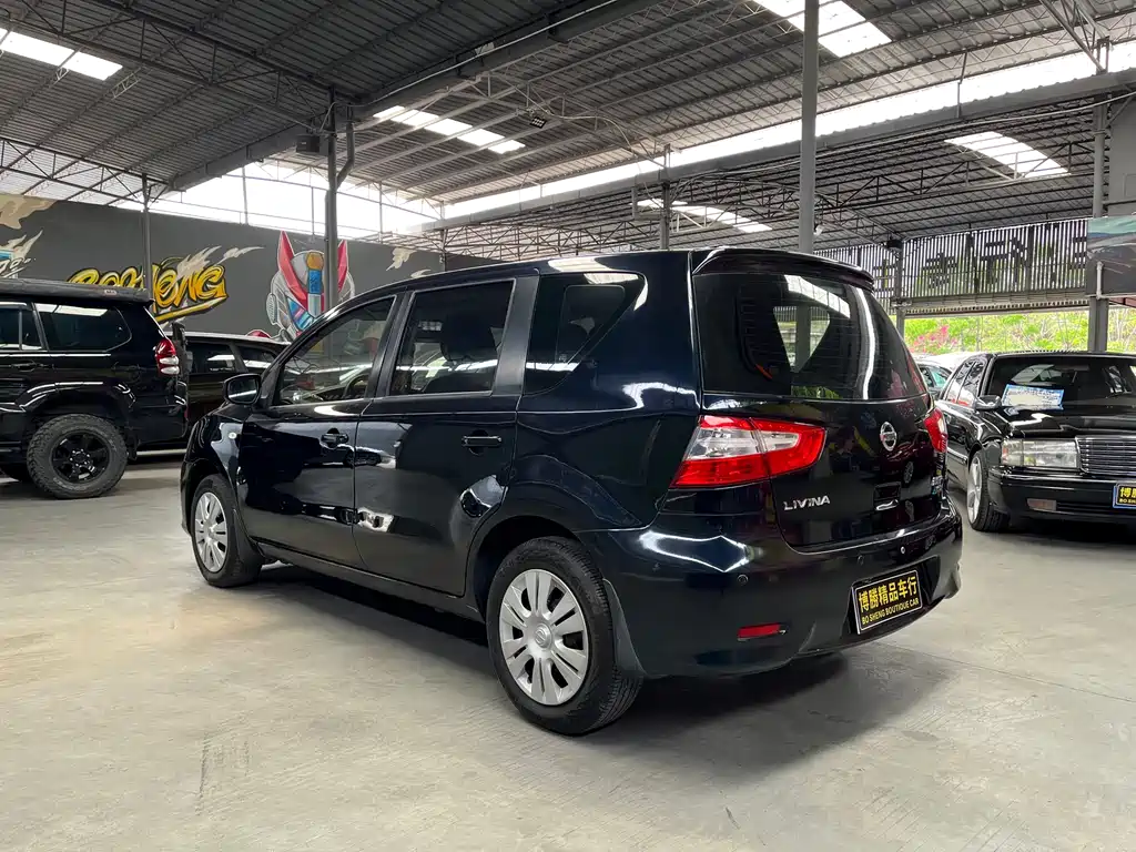 Livina 1.6 XE CVT Comfort