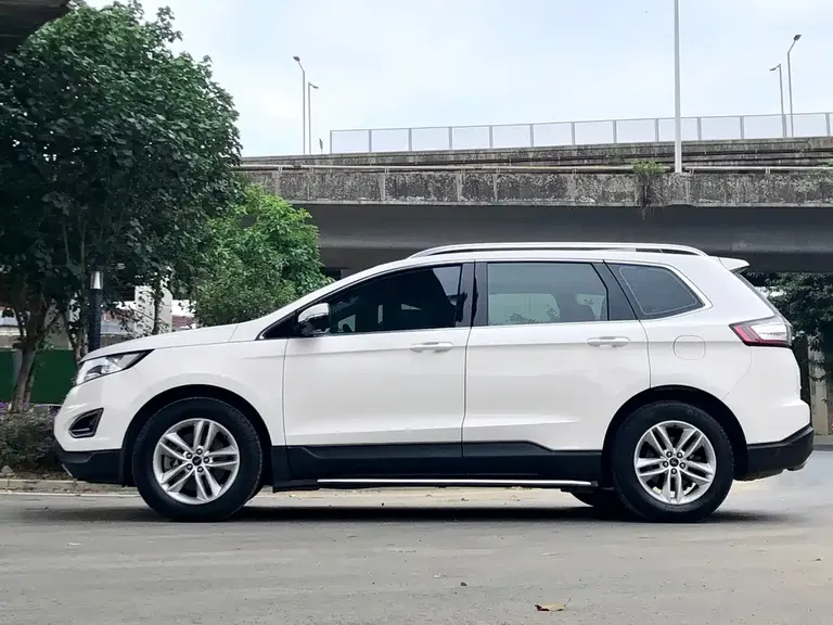 Ford Edge EcoBoost 245 2 WD Platinum Sharp 5-seat