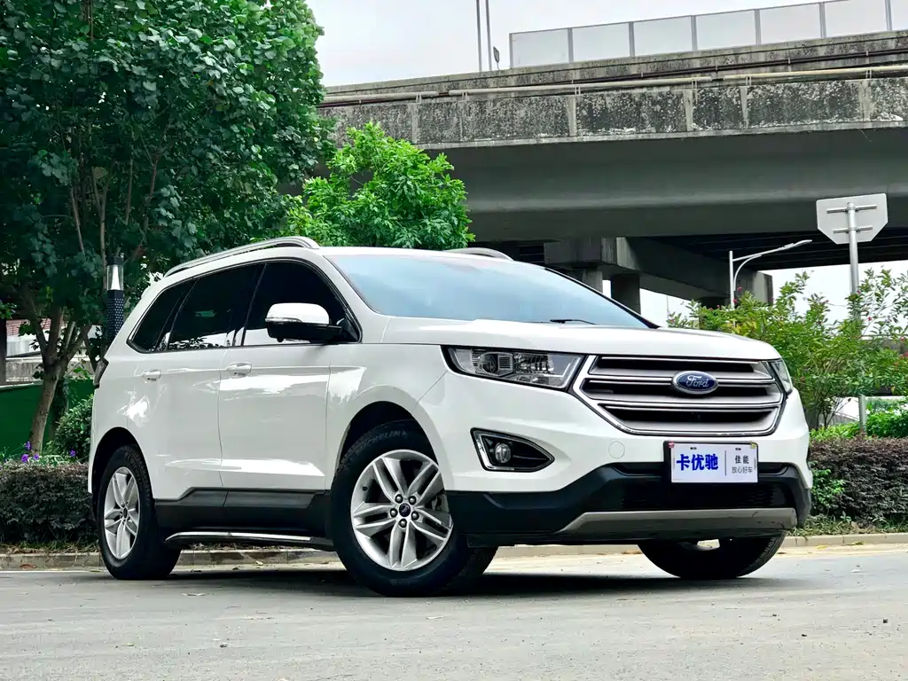 Edge EcoBoost 245 2 WD Platinum Sharp 5-seat