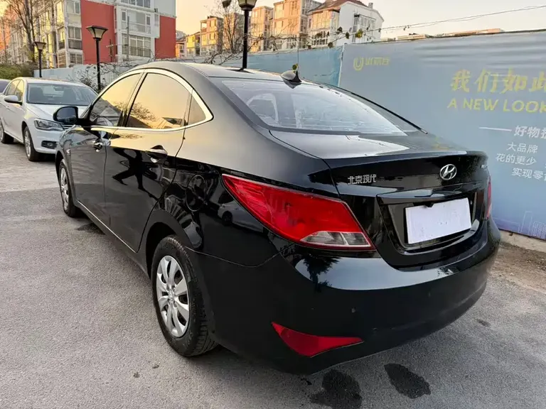 Hyundai Accent 1.4 L Manual Intelligent GLS
