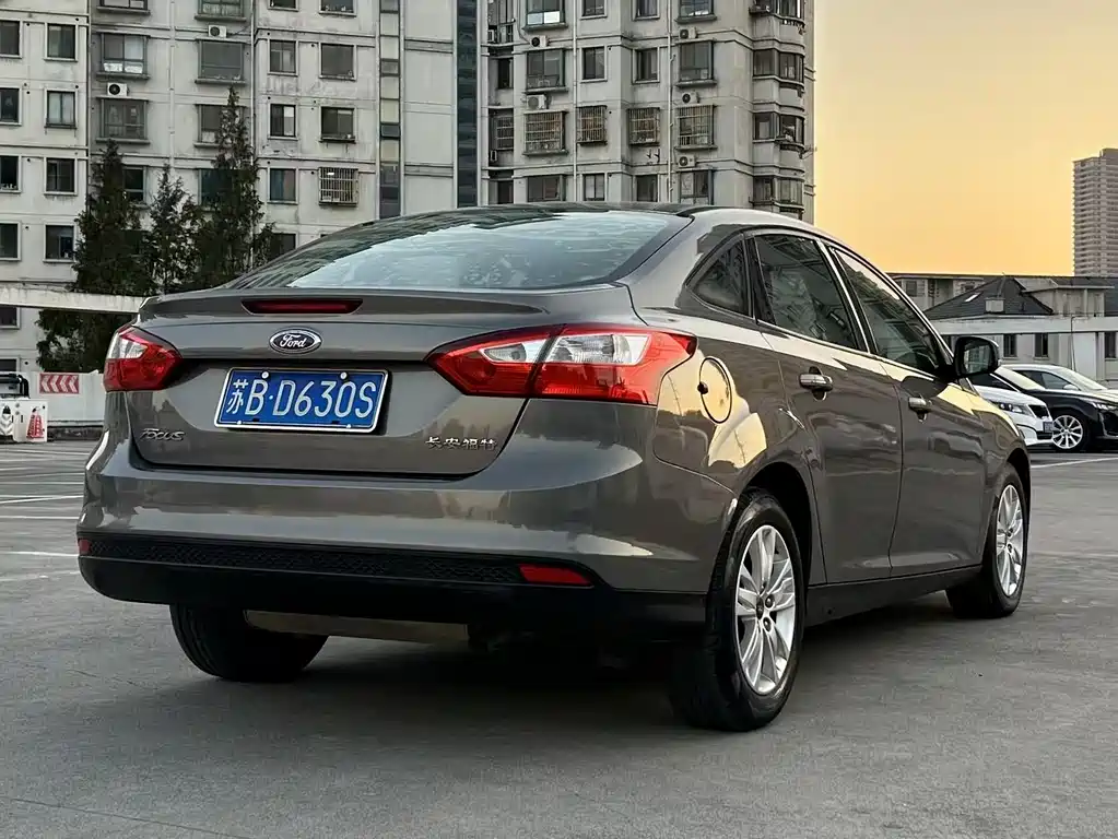Focus Sedan 1.6 L Manual Comfort