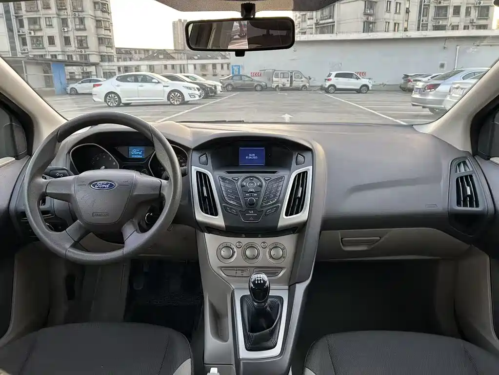 Focus Sedan 1.6 L Manual Comfort