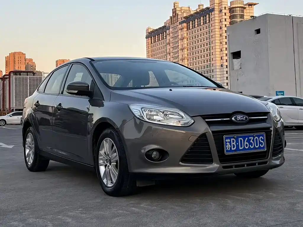 Focus Sedan 1.6 L Manual Comfort
