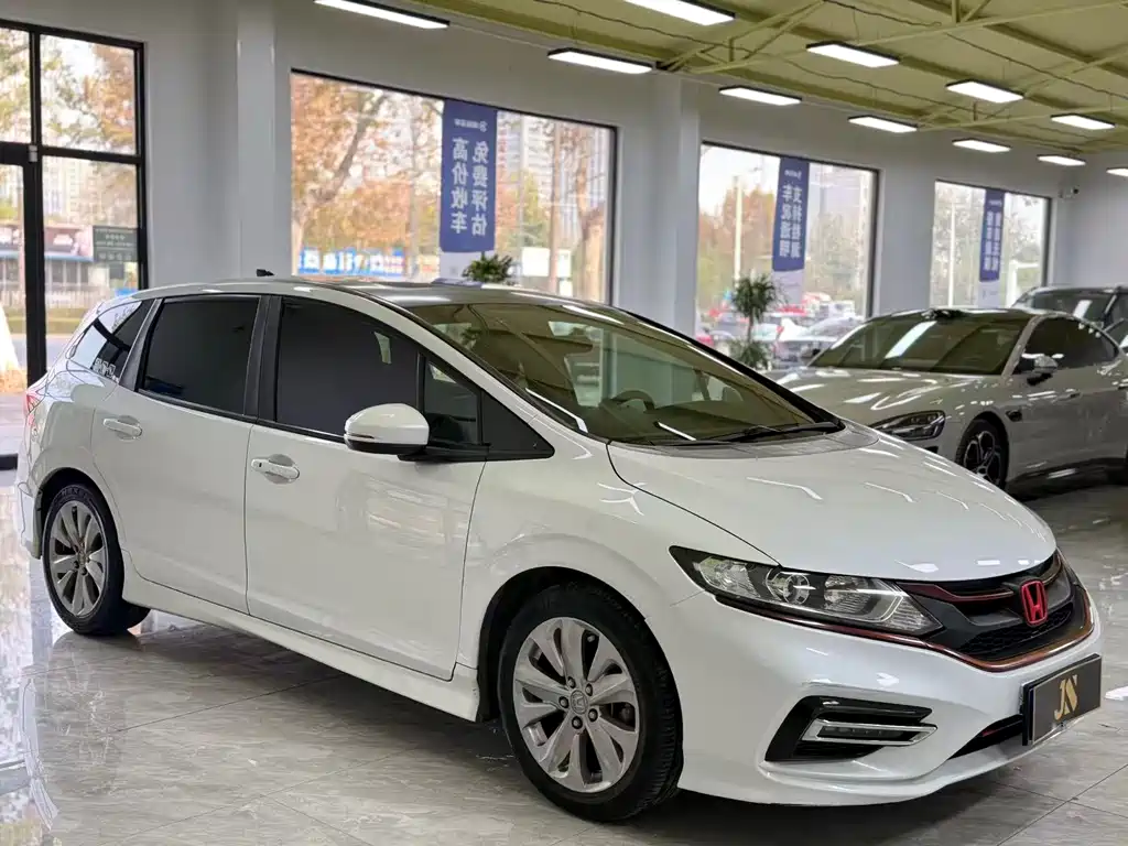 Jade 1.8 L Auto Comfort 5-seat