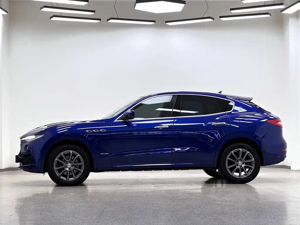 Levante 3.0 T Standard CN-V