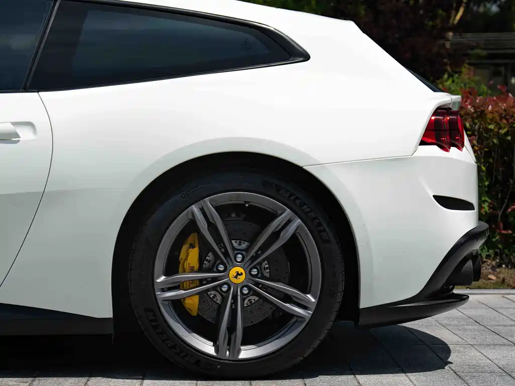 GTC4 Lusso 6.3 L V12