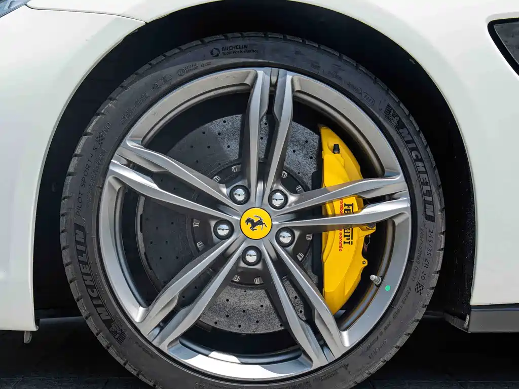 GTC4 Lusso 6.3 L V12