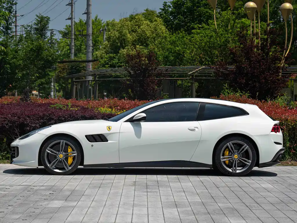 GTC4 Lusso 6.3 L V12