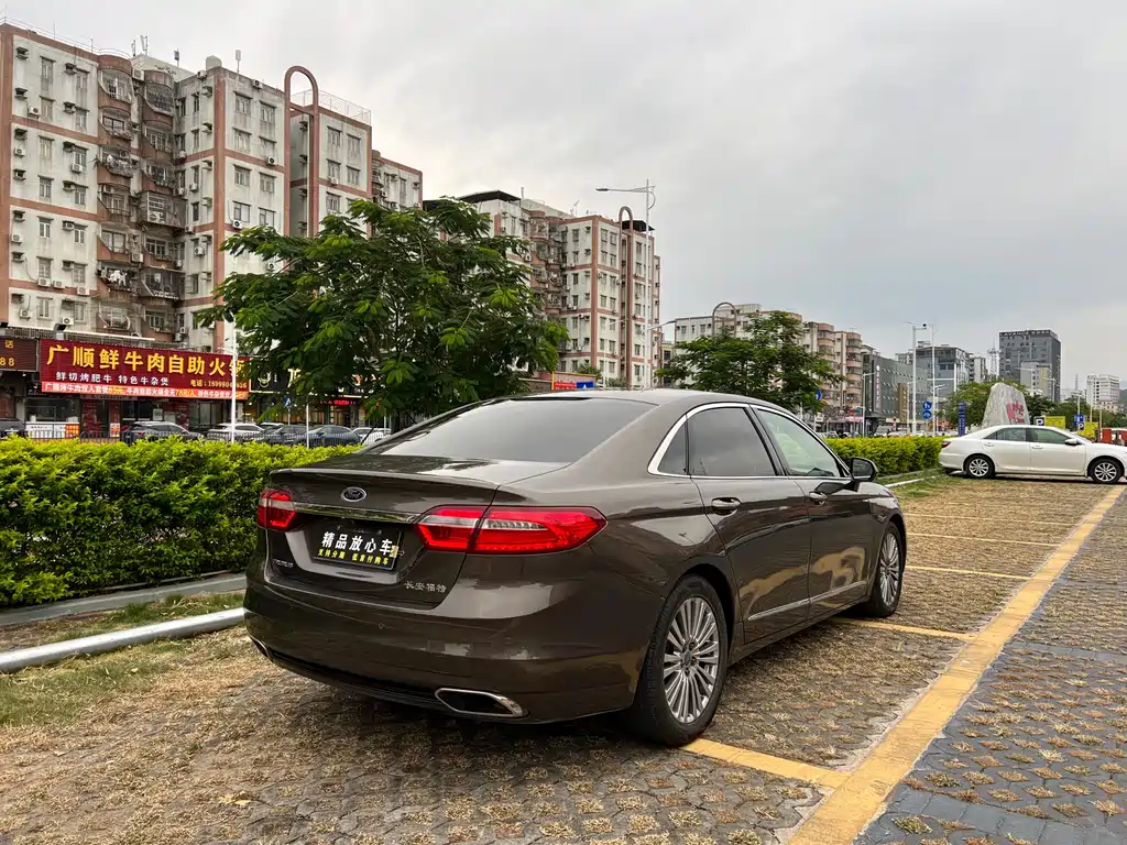 Taurus EcoBoost 245 Luxury