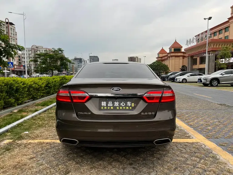 Ford Taurus EcoBoost 245 Luxury