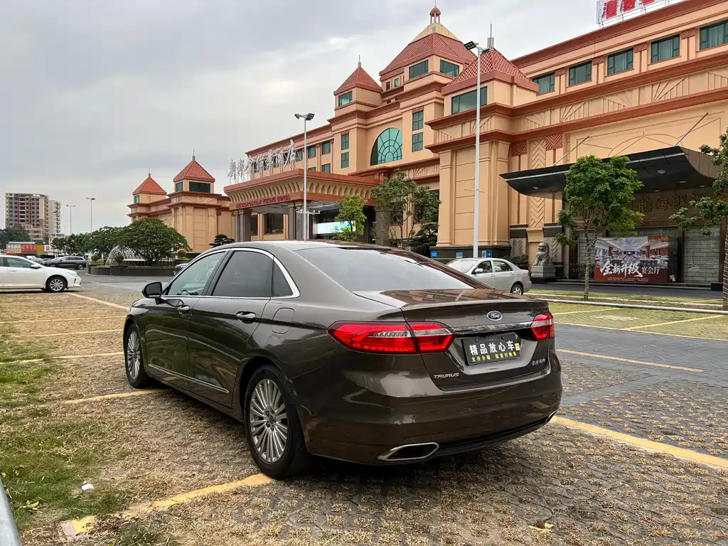 Taurus EcoBoost 245 Luxury