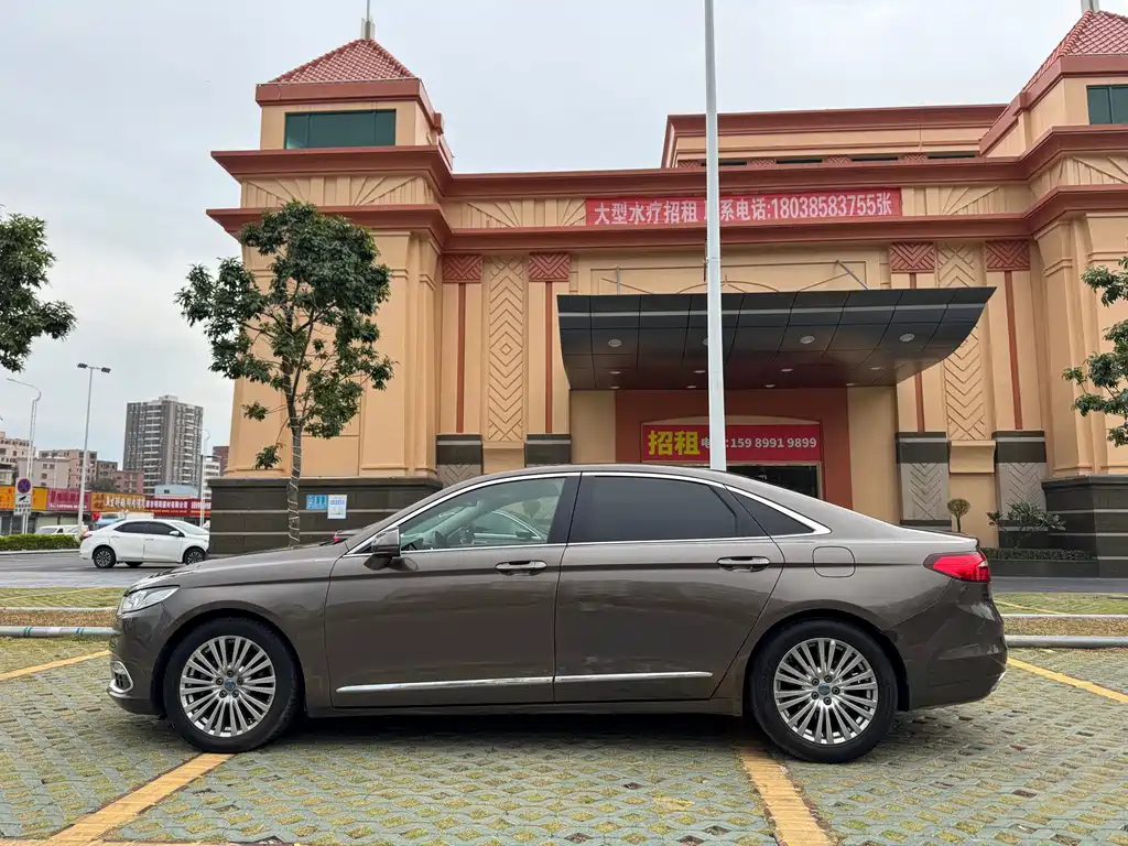 Taurus EcoBoost 245 Luxury