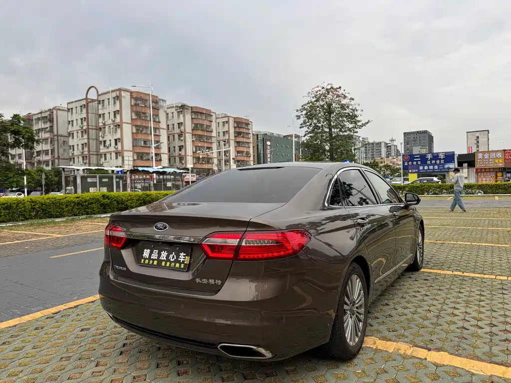 Taurus EcoBoost 245 Luxury