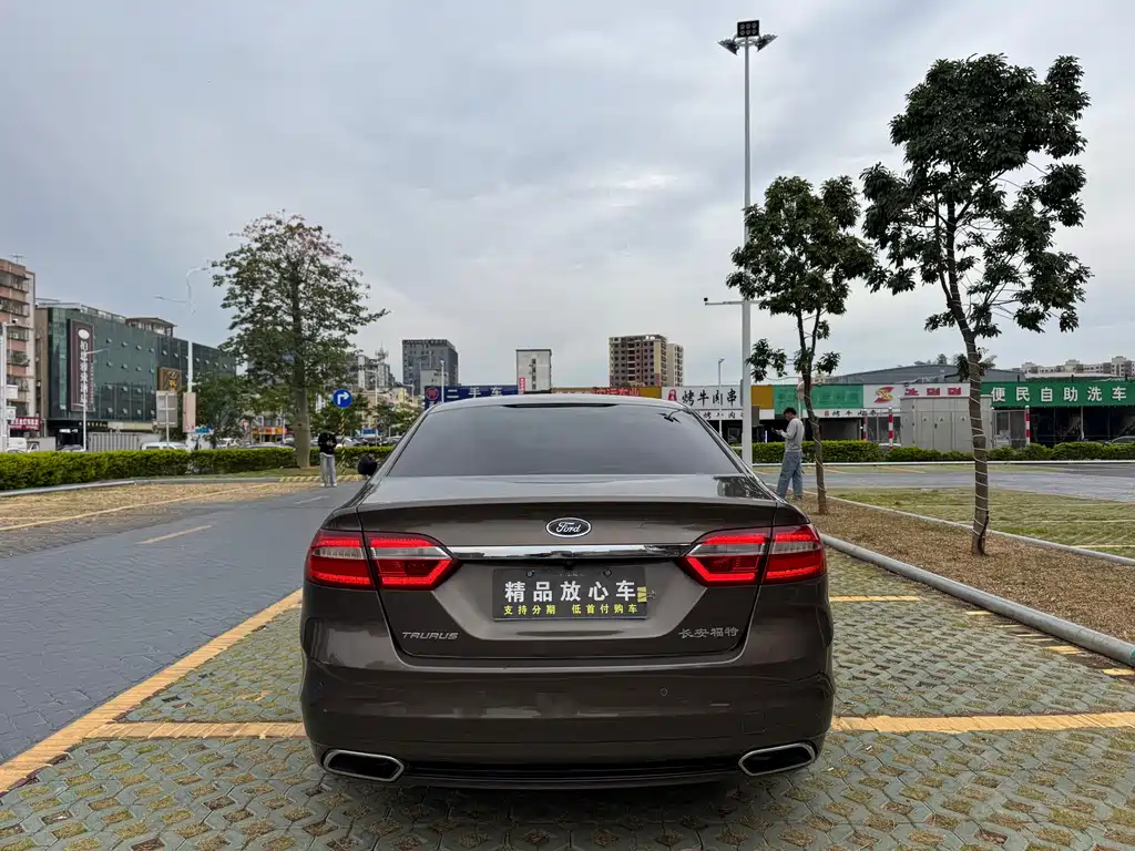 Taurus EcoBoost 245 Luxury
