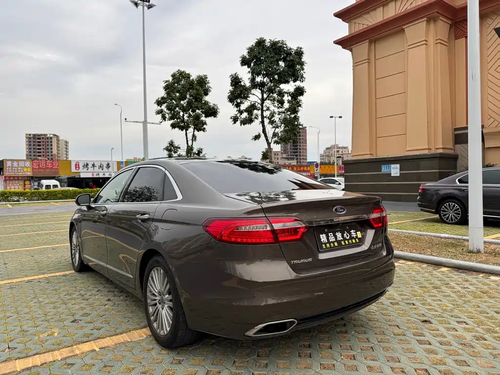 Taurus EcoBoost 245 Luxury