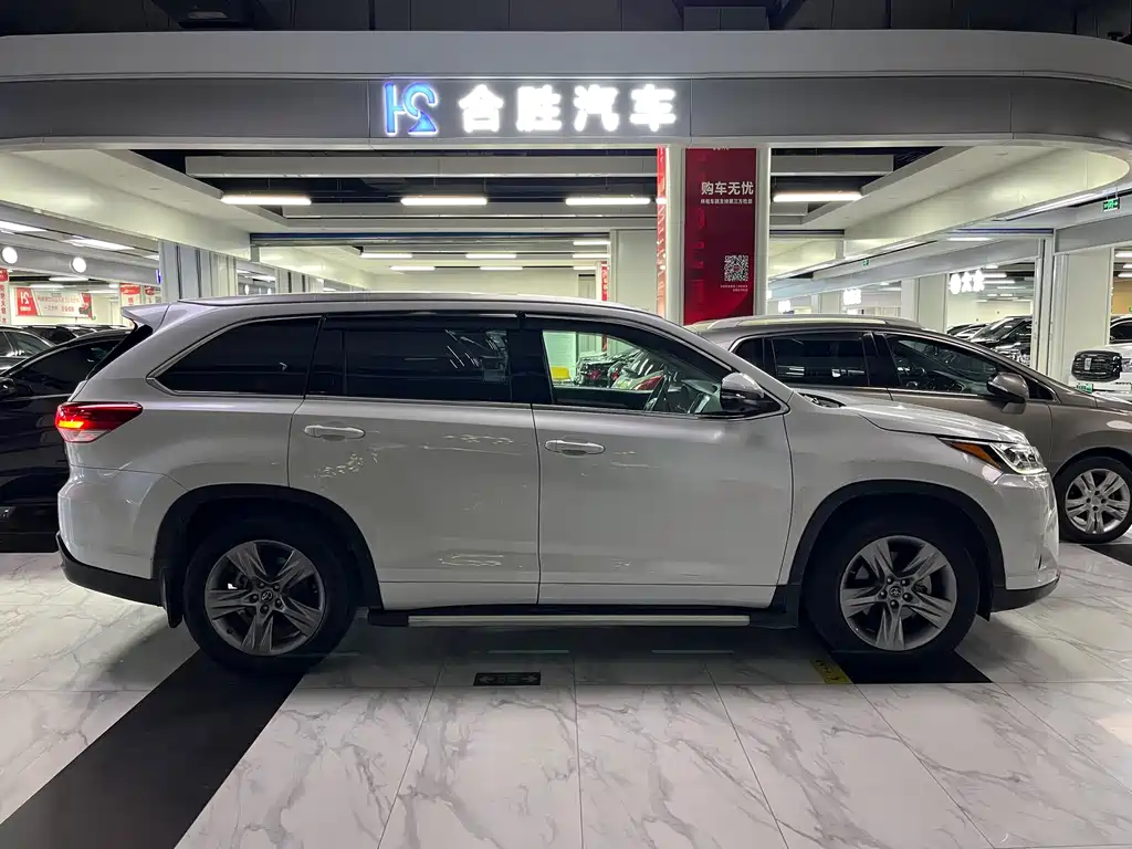 Highlander 2.0 T 4 WD Luxury 7-seat CN-VI