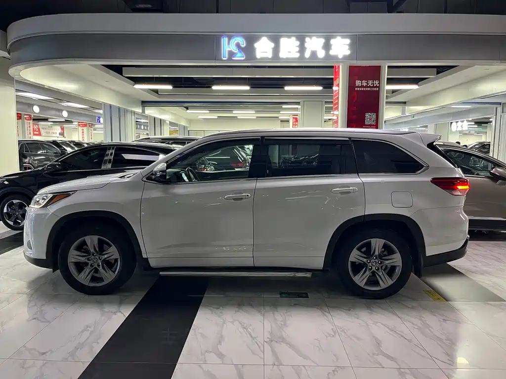 Highlander 2.0 T 4 WD Luxury 7-seat CN-VI