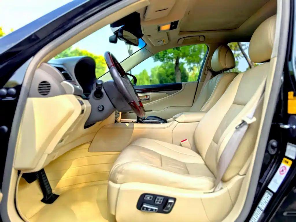 Lexus LS 460 L 4 WD Distinguished