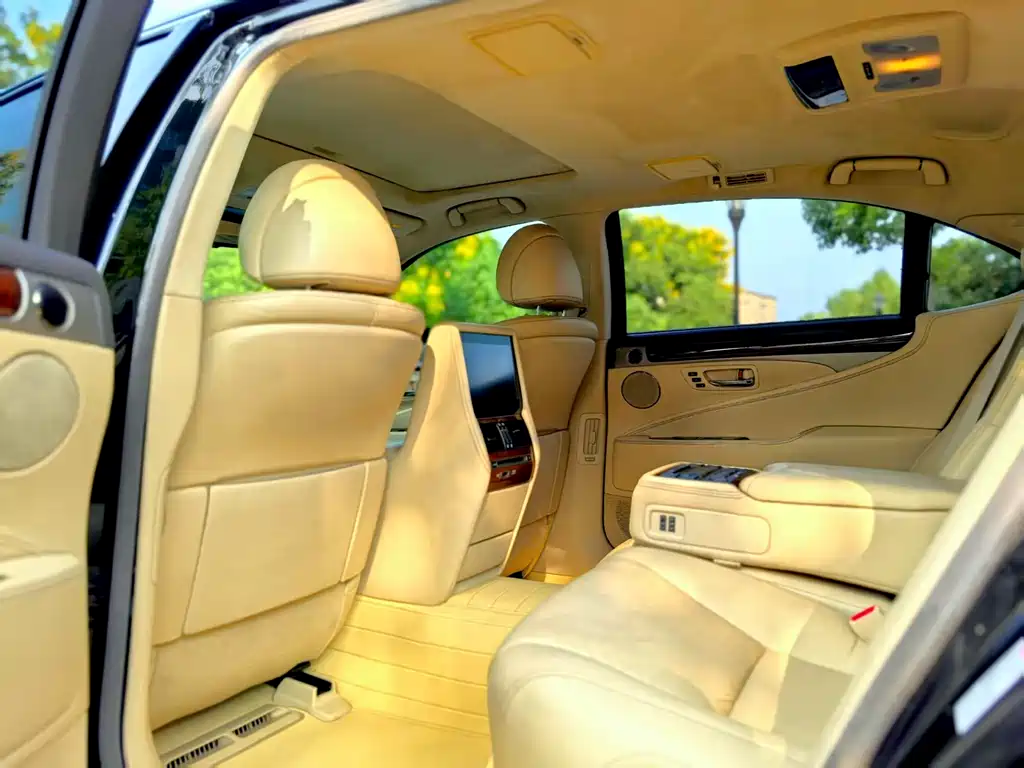 Lexus LS 460 L 4 WD Distinguished
