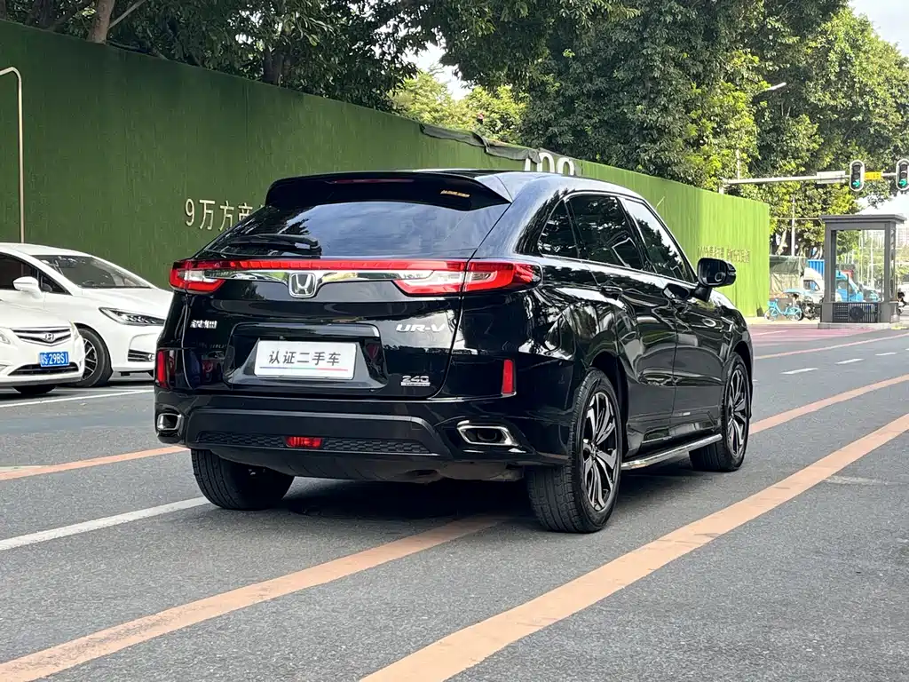 Honda UR-V 240 TURBO 2 WD Elegant