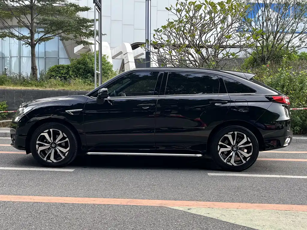 Honda UR-V 240 TURBO 2 WD Elegant