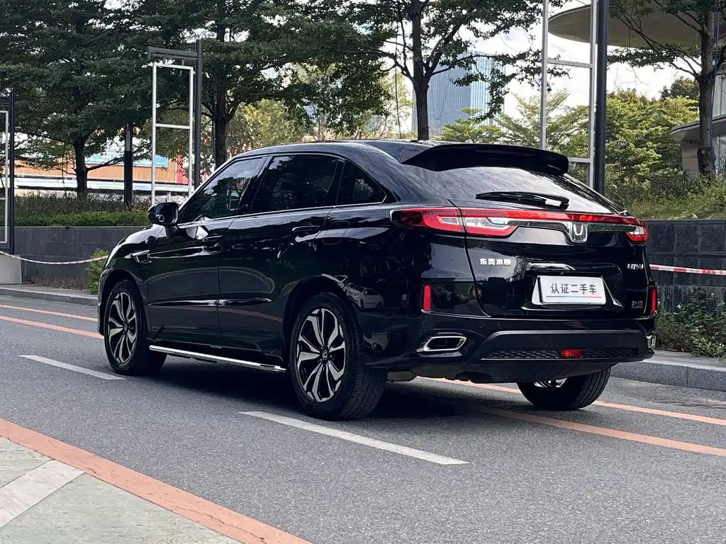 Honda UR-V 240 TURBO 2 WD Elegant