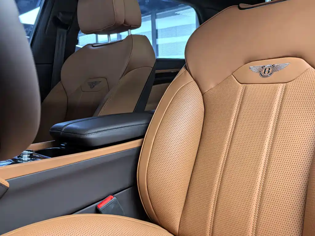 Bentayga 4.0 T V8 LWB Range