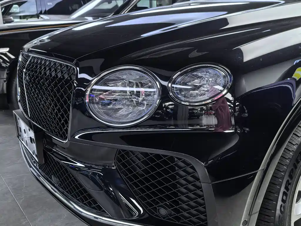Bentayga 4.0 T V8 LWB Range