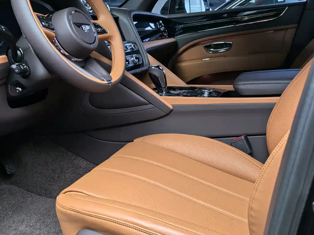 Bentayga 4.0 T V8 LWB Range