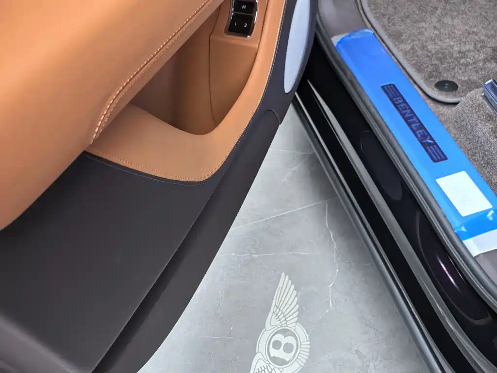 Bentayga 4.0 T V8 LWB Range