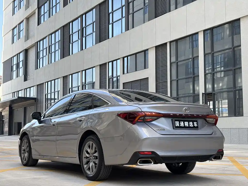 Avalon 2.5 L Luxury