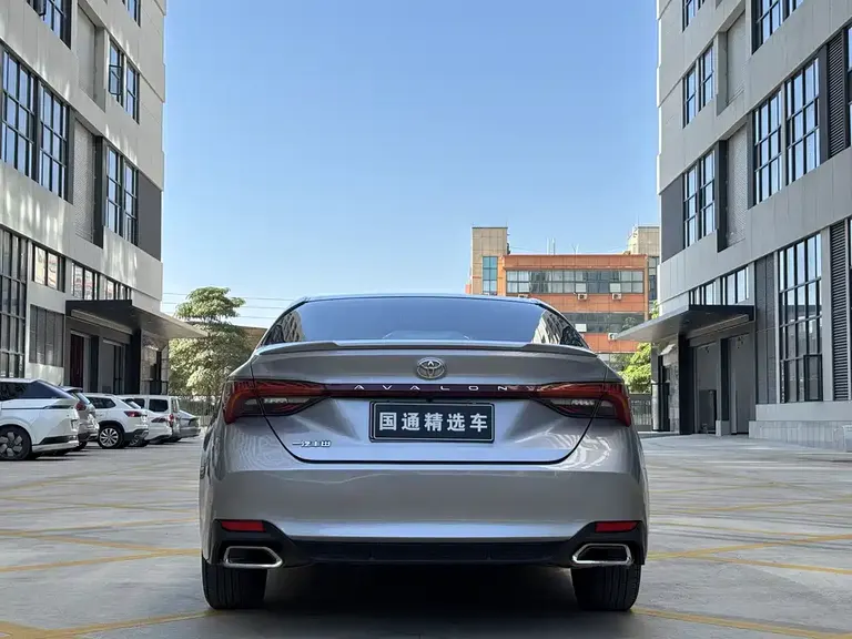 Toyota Avalon 2.5 L Luxury