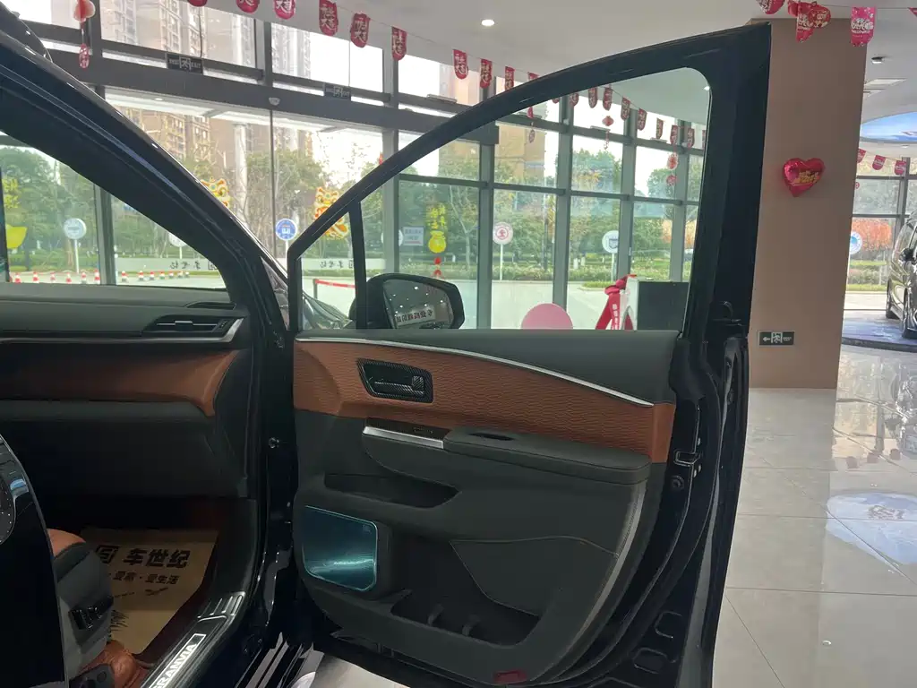 Granvia 2.5 L Hybrid Comfort