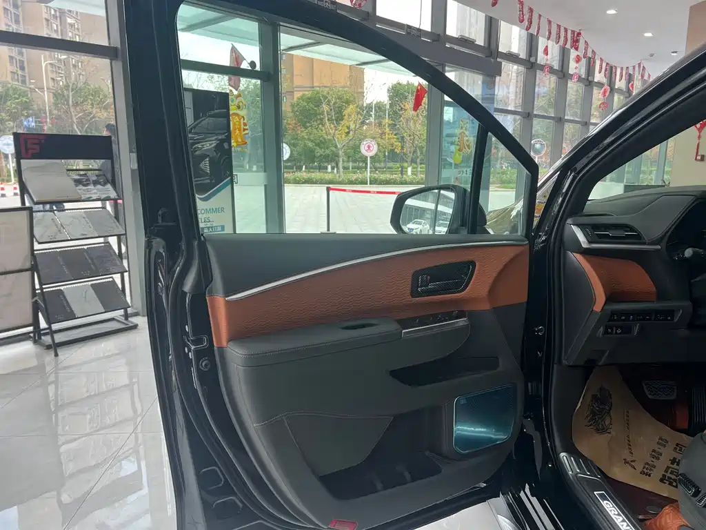Granvia 2.5 L Hybrid Comfort
