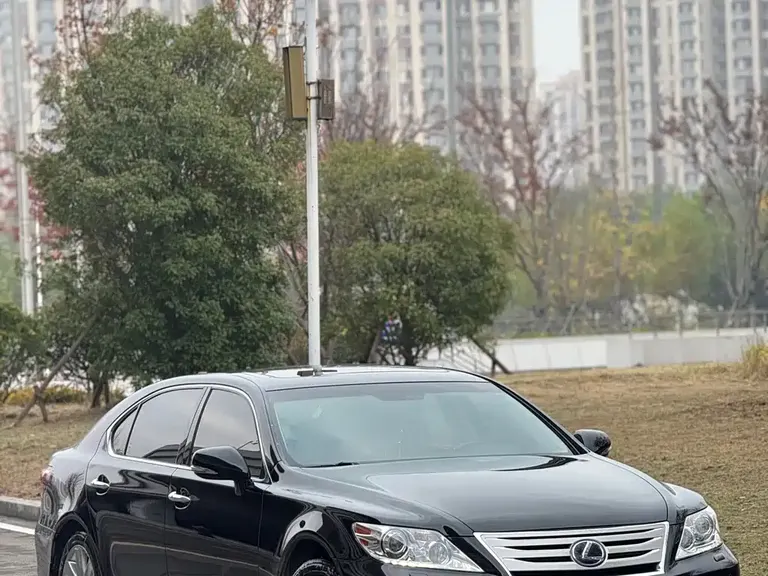 Lexus LS 600 hL
