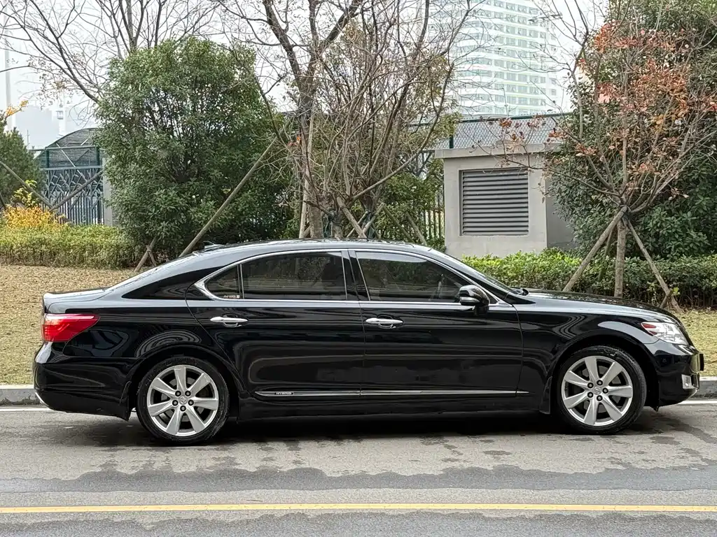 Lexus LS 600 hL