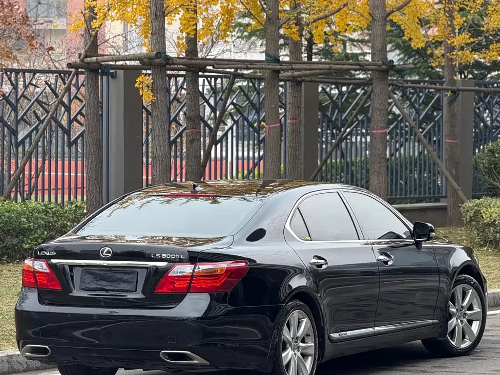 Lexus LS 600 hL