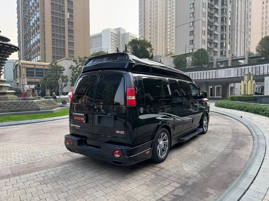 SAVANA 5.3 L G600 S 4 WD Graceful