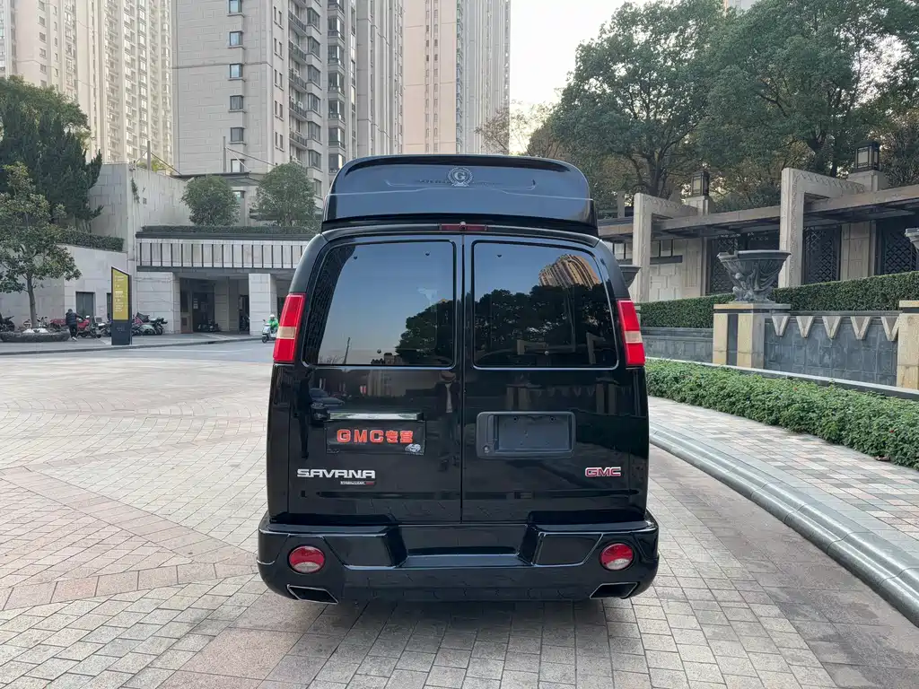 SAVANA 5.3 L G600 S 4 WD Graceful