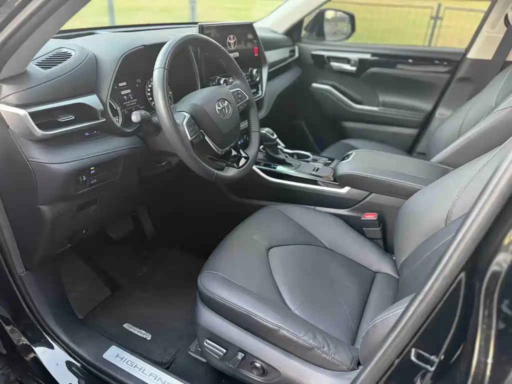 Highlander 380 T 4 WD Distinguished 7-seat